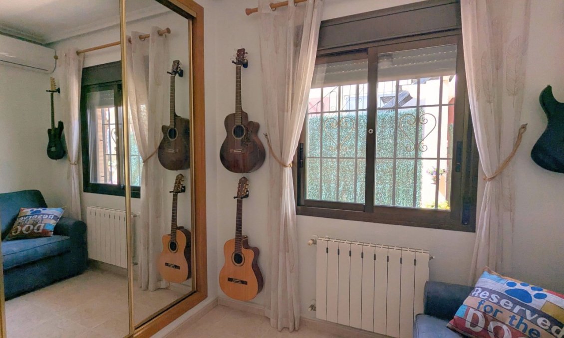 Revente - Villa -
Bigastro - Inland