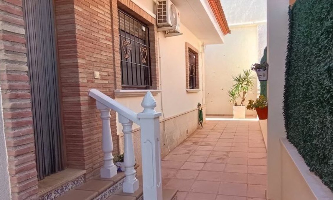 Revente - Villa -
Bigastro - Inland