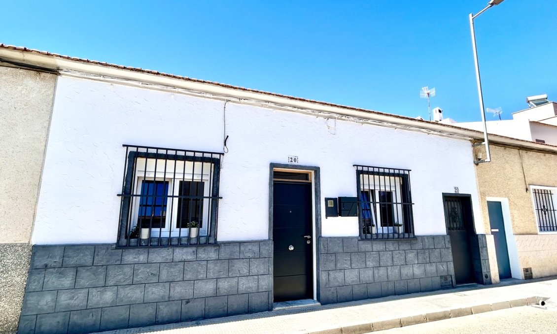 Revente - Maison de ville -
San Miguel de Salinas - Inland