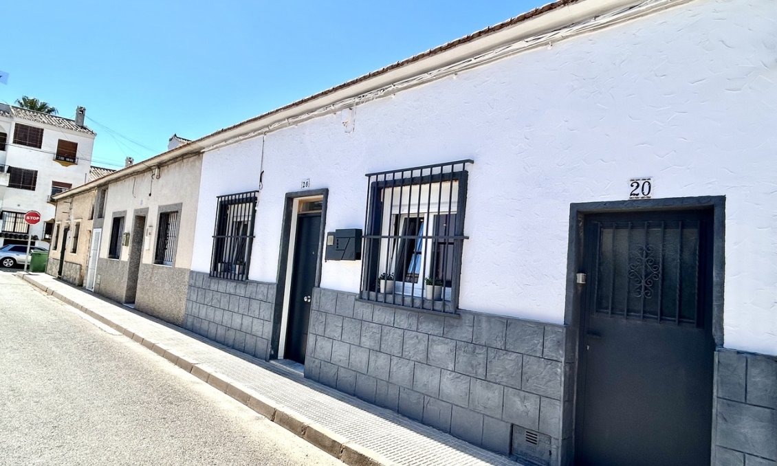 Revente - Maison de ville -
San Miguel de Salinas - Inland