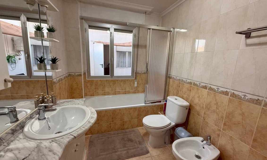 Segunda mano - Apartamento -
Torrevieja - Playa del Cura