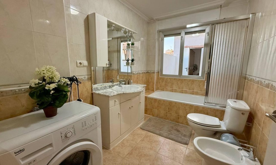 Segunda mano - Apartamento -
Torrevieja - Playa del Cura