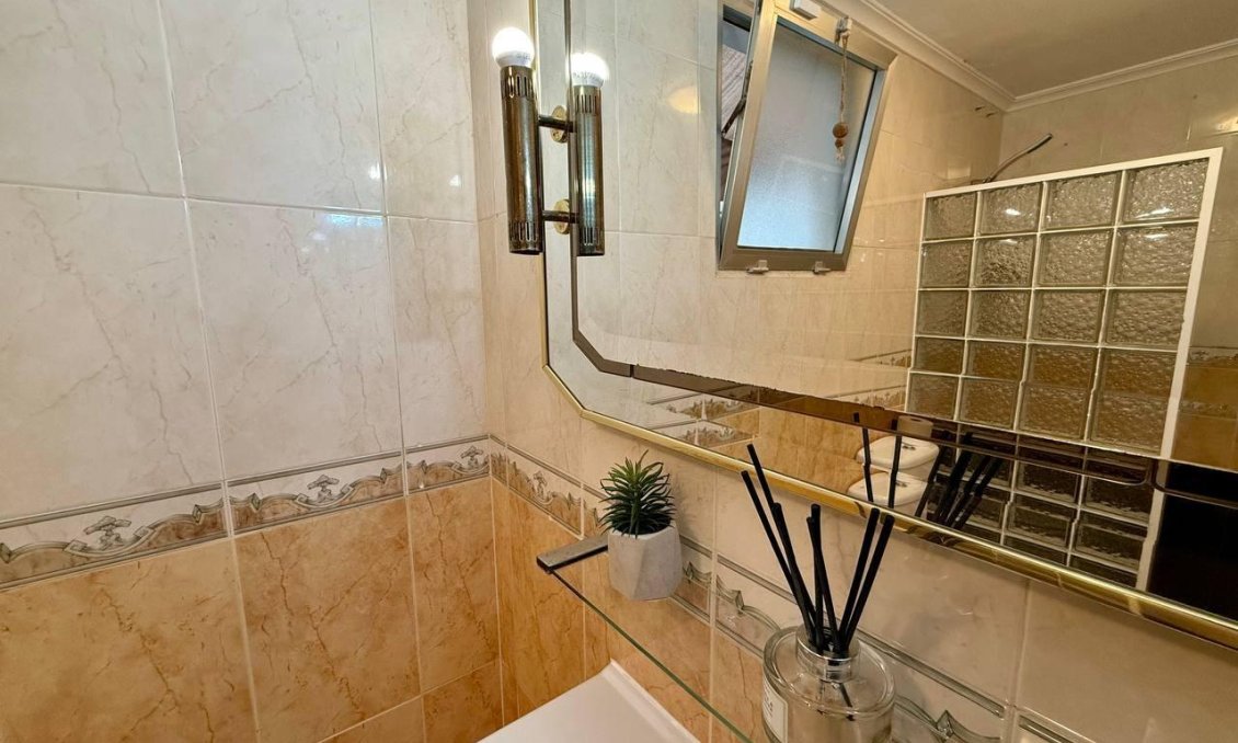 Segunda mano - Apartamento -
Torrevieja - Playa del Cura