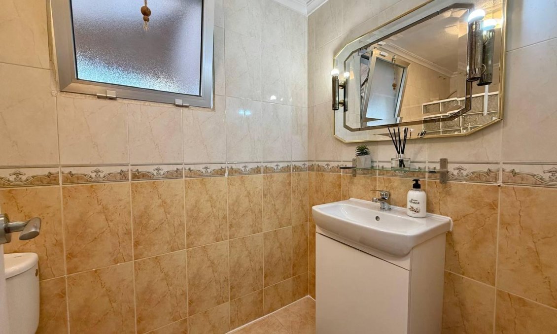 Segunda mano - Apartamento -
Torrevieja - Playa del Cura