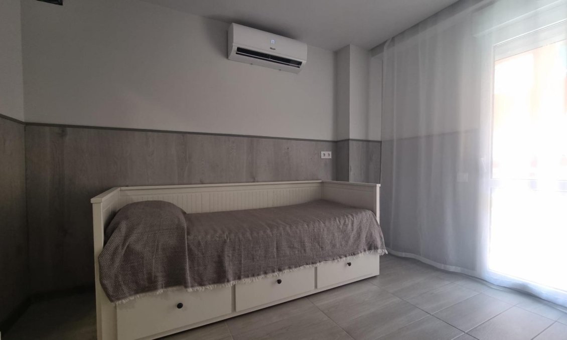 Resale - Apartment -
Torrevieja - Centro