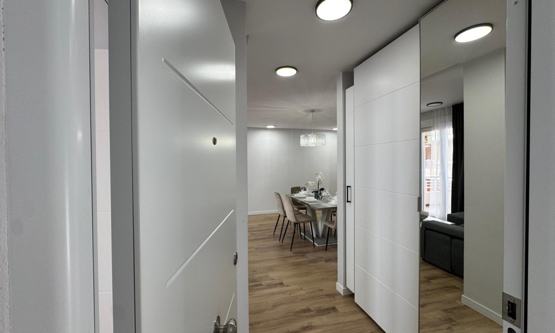 Segunda mano - Apartamento -
Torrevieja - Playa del Cura