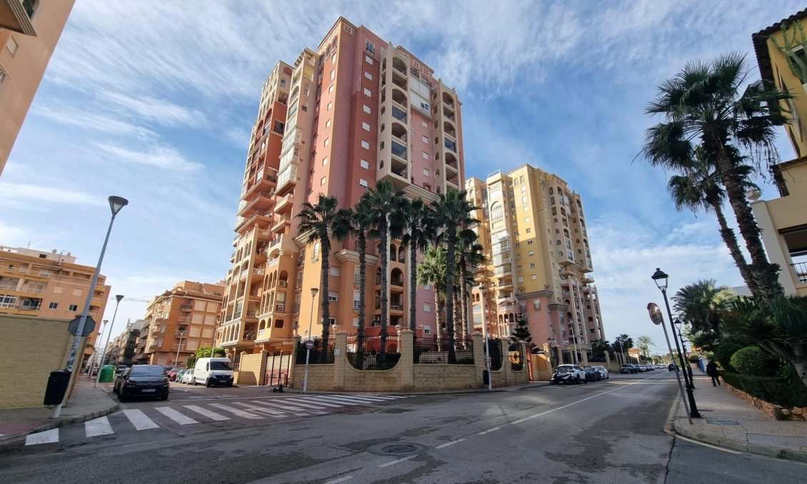 Segunda mano - Apartamento -
Torrevieja - Los Frutales