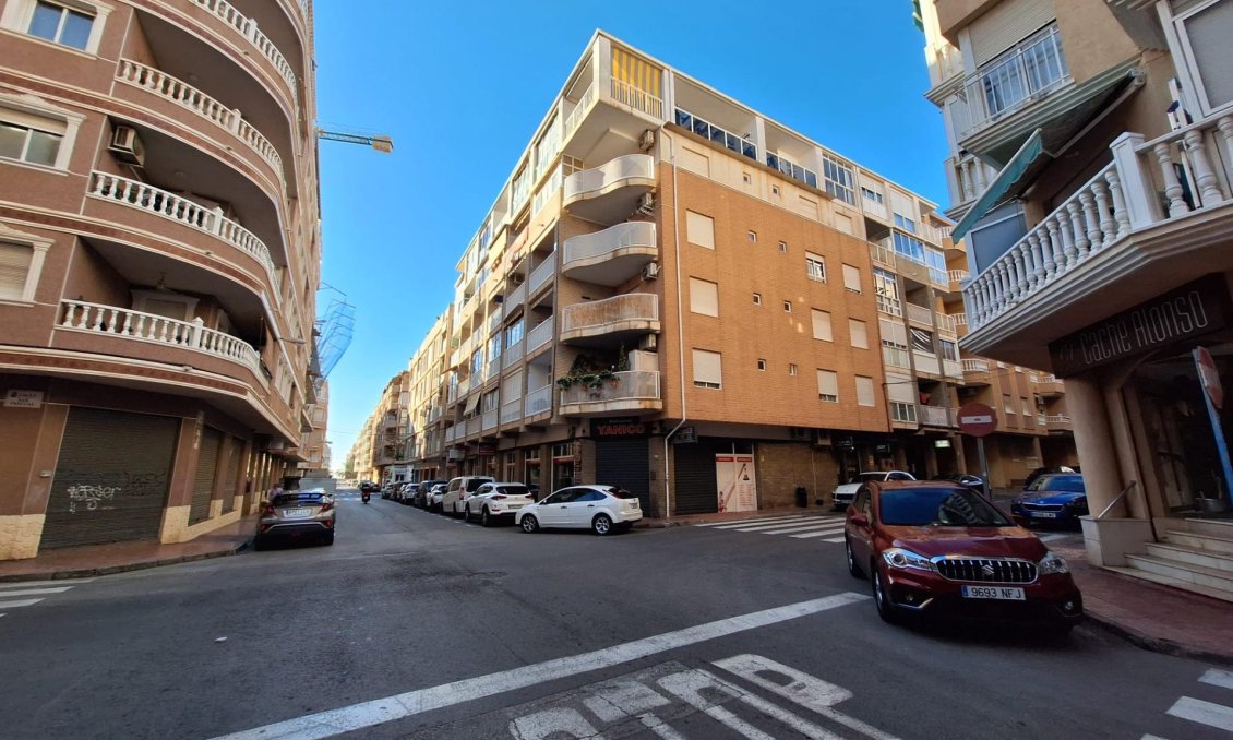 Segunda mano - Apartamento -
Torrevieja - Centro