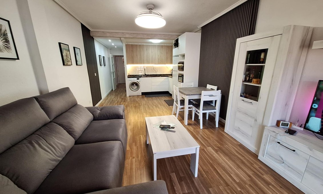 Revânzare - Apartament -
Torrevieja - Centro