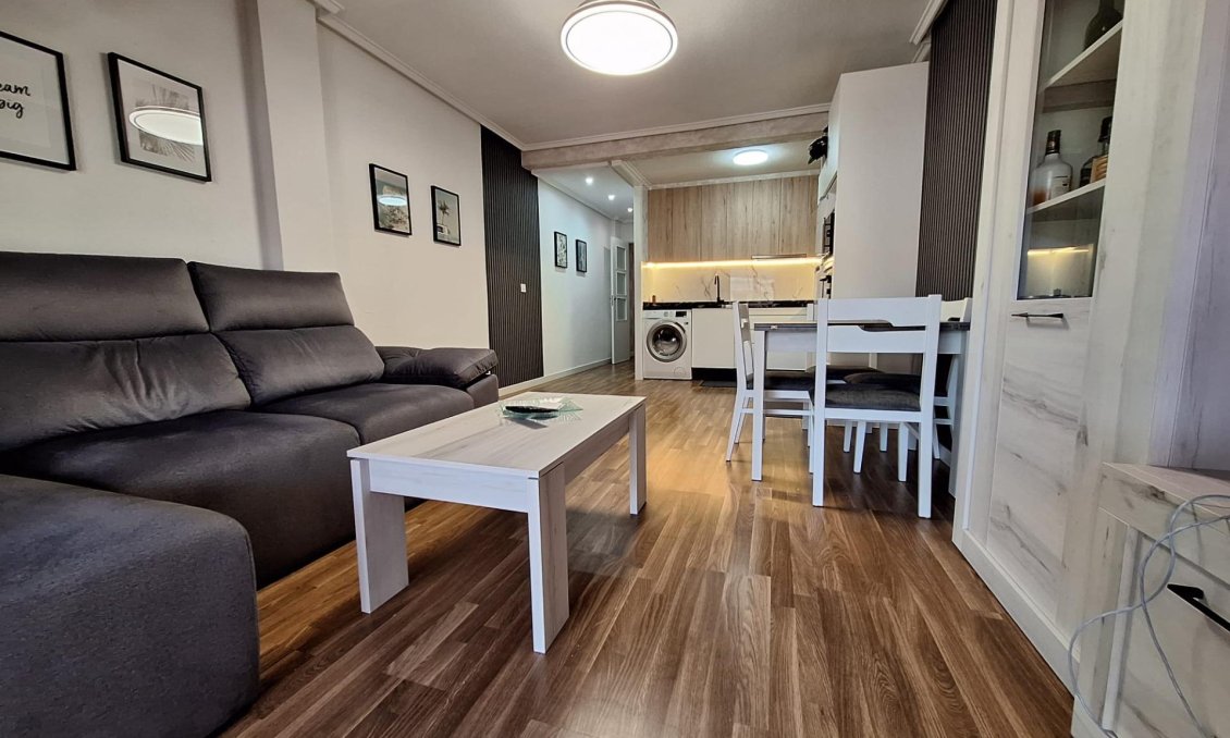 Revânzare - Apartament -
Torrevieja - Centro