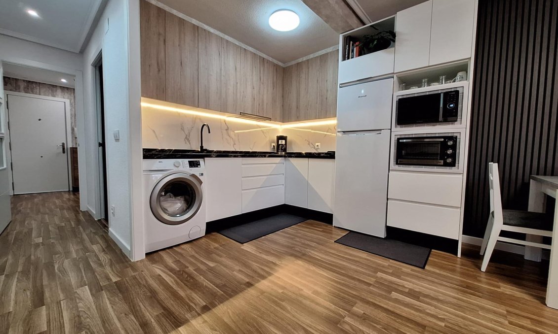Revânzare - Apartament -
Torrevieja - Centro