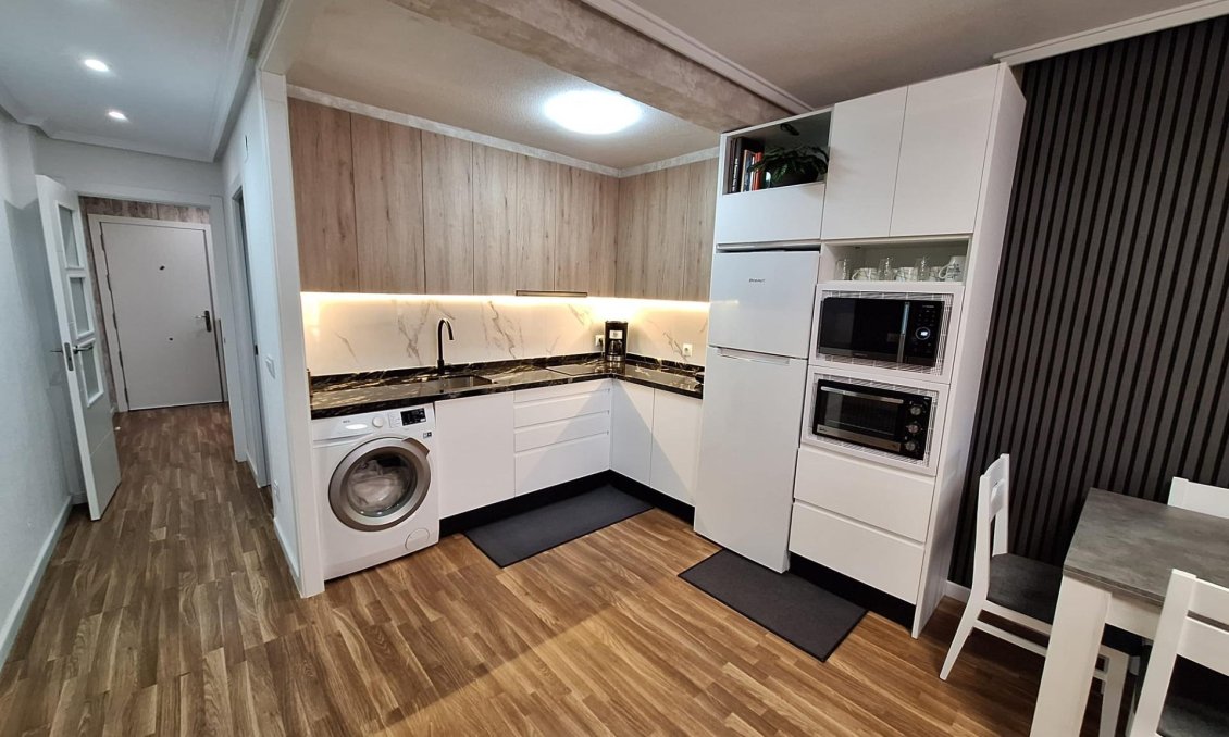 Revânzare - Apartament -
Torrevieja - Centro