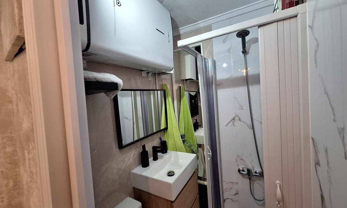 Revânzare - Apartament -
Torrevieja - Centro