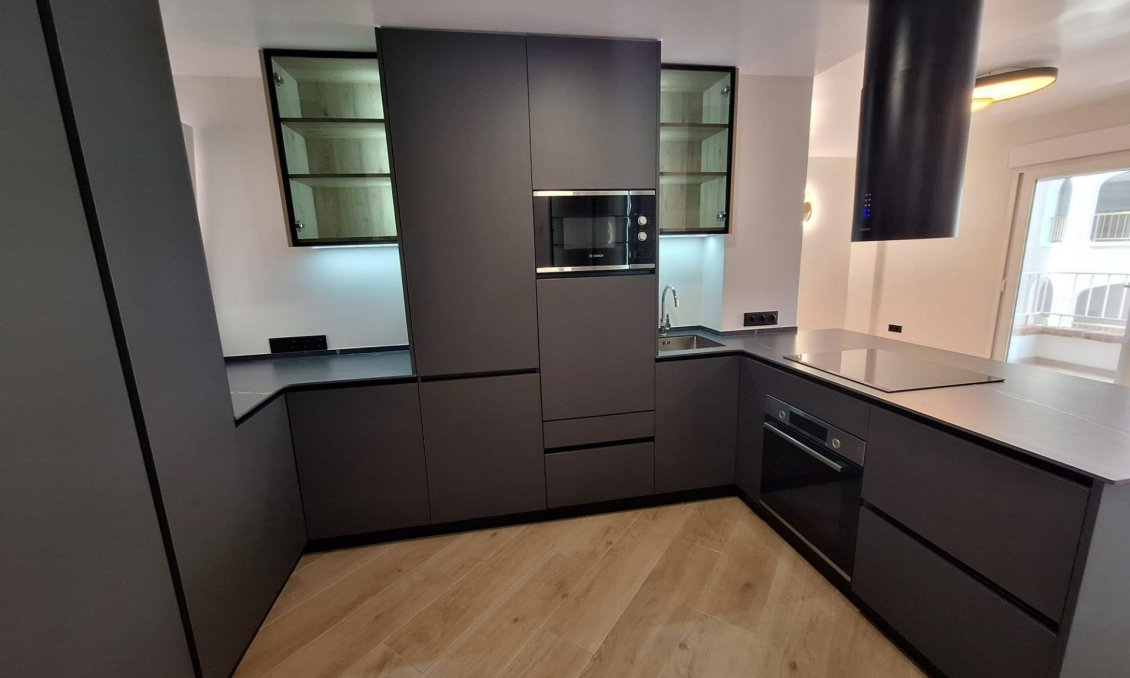 Revânzare - Apartament -
Torrevieja - Playa de los Locos