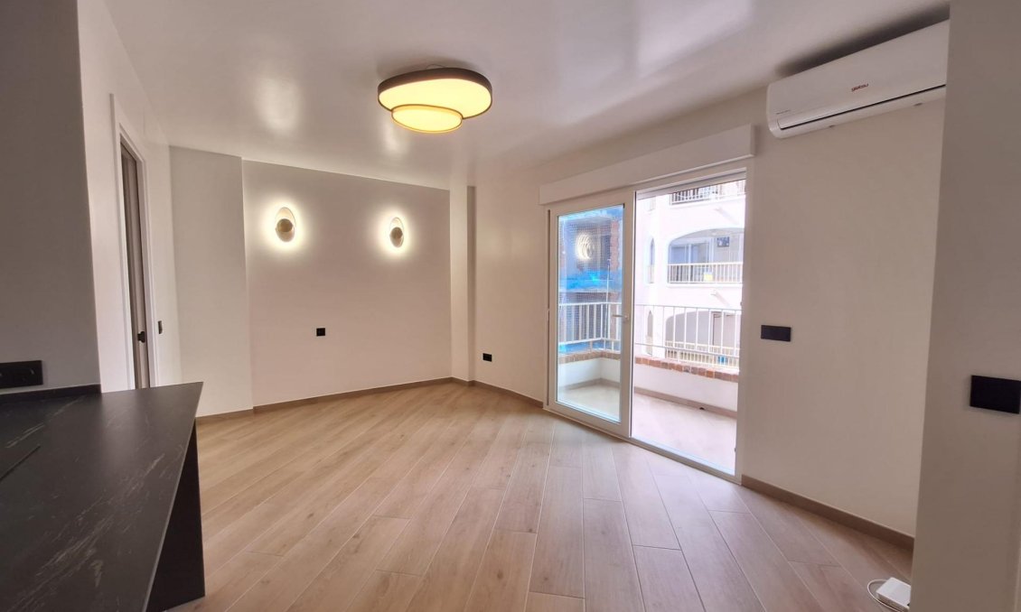 Revânzare - Apartament -
Torrevieja - Playa de los Locos