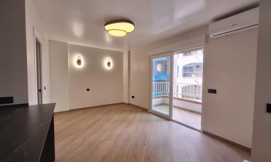 Revânzare - Apartament -
Torrevieja - Playa de los Locos