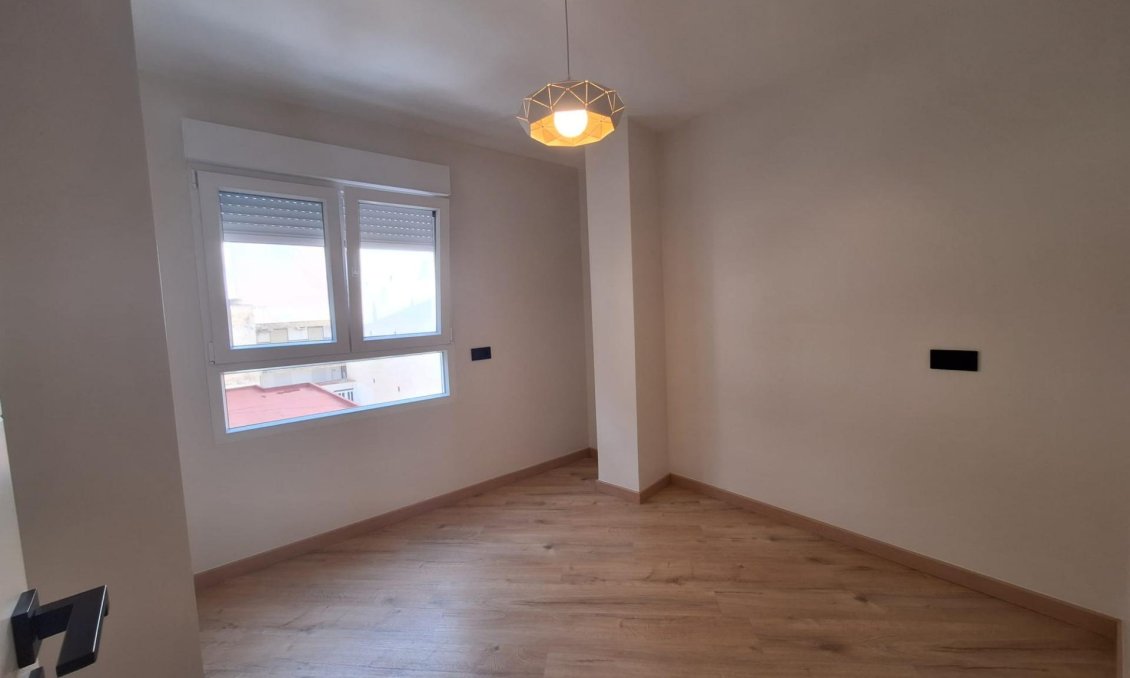 Revânzare - Apartament -
Torrevieja - Playa de los Locos