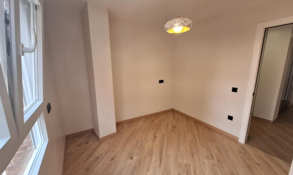 Revânzare - Apartament -
Torrevieja - Playa de los Locos