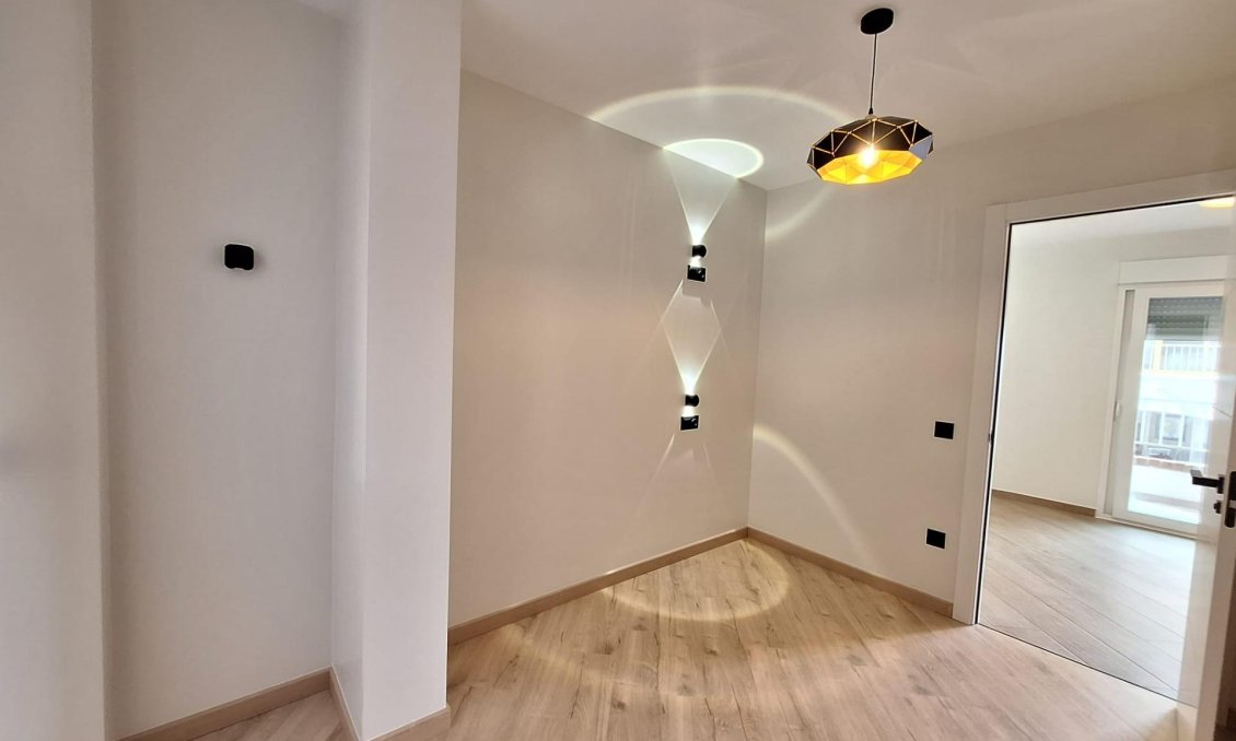 Revânzare - Apartament -
Torrevieja - Playa de los Locos