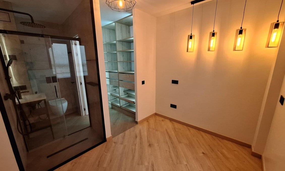 Revânzare - Apartament -
Torrevieja - Playa de los Locos