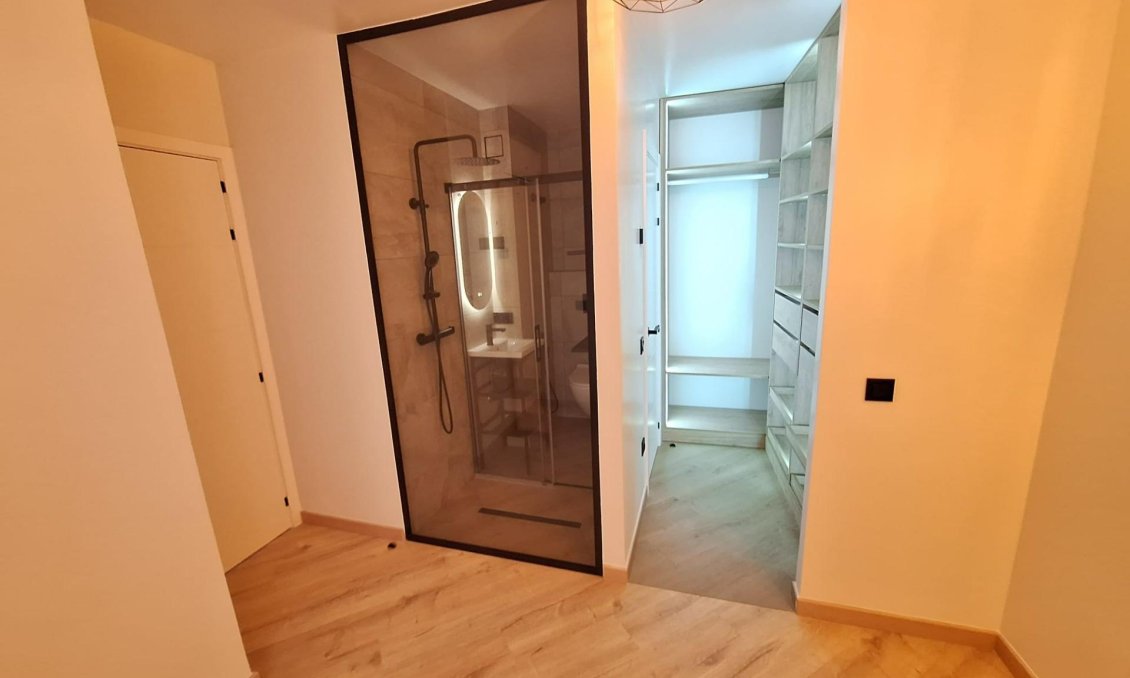 Revânzare - Apartament -
Torrevieja - Playa de los Locos