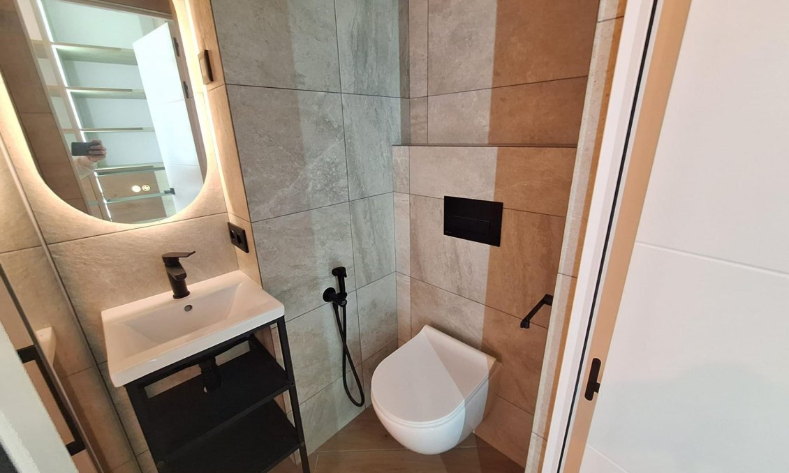 Revânzare - Apartament -
Torrevieja - Playa de los Locos
