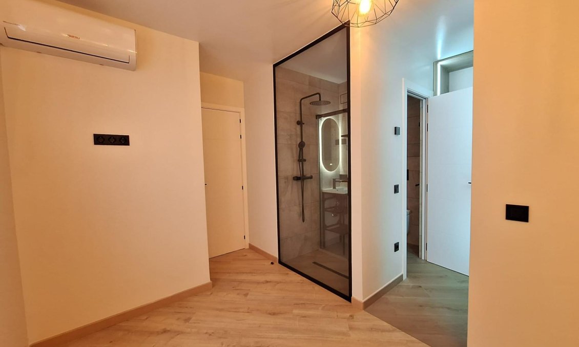 Revânzare - Apartament -
Torrevieja - Playa de los Locos