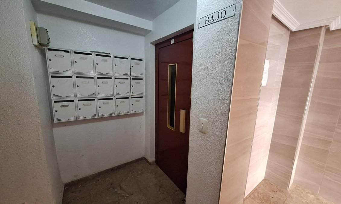 Revânzare - Apartament -
Torrevieja - Playa de los Locos