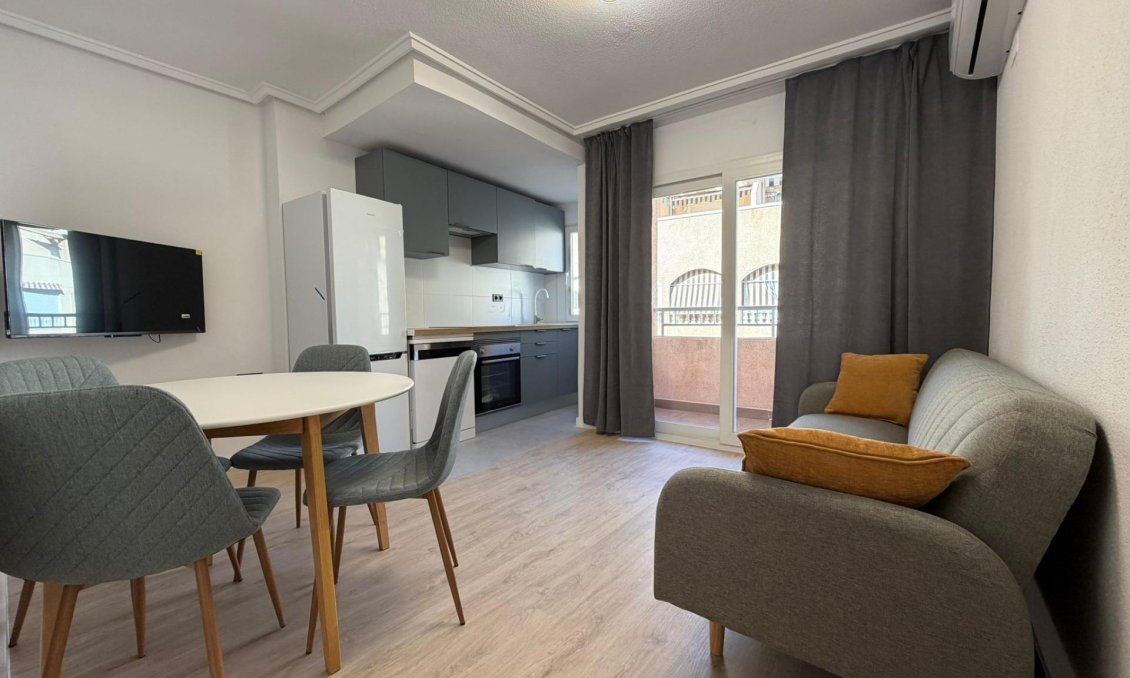 Resale - Apartment -
Torrevieja - Playa del Cura