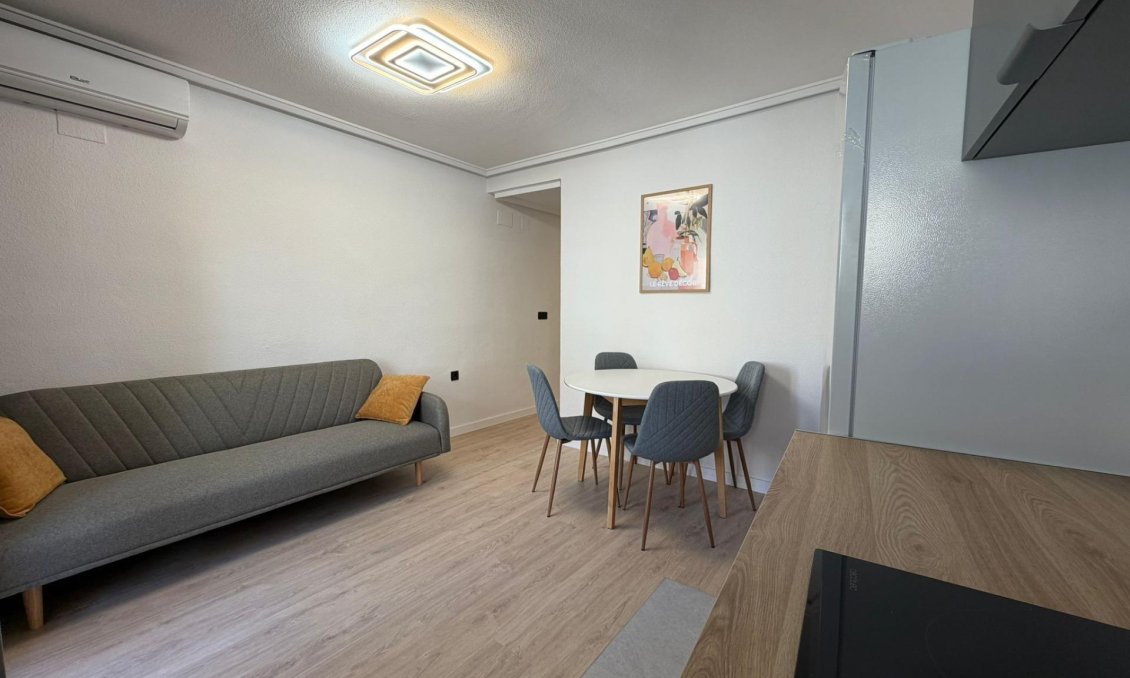 Resale - Apartment -
Torrevieja - Playa del Cura
