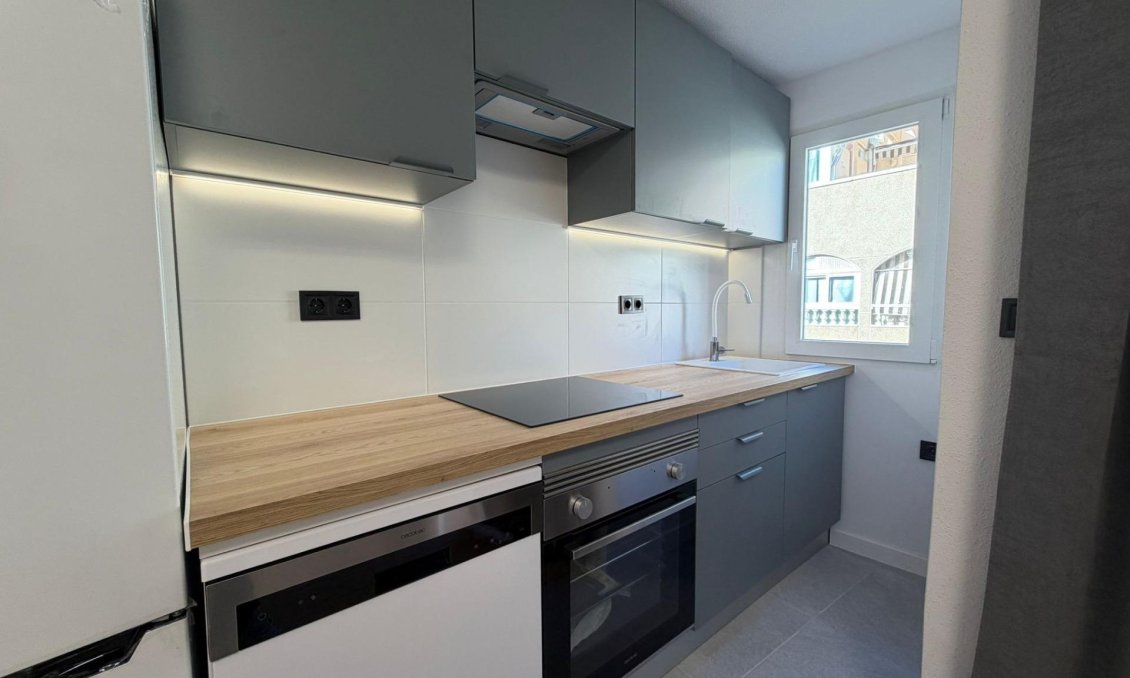 Resale - Apartment -
Torrevieja - Playa del Cura