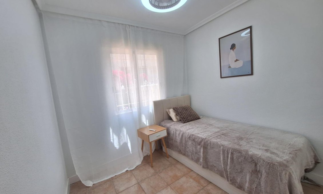 Revente - Bungalow -
Torrevieja - Sector 25