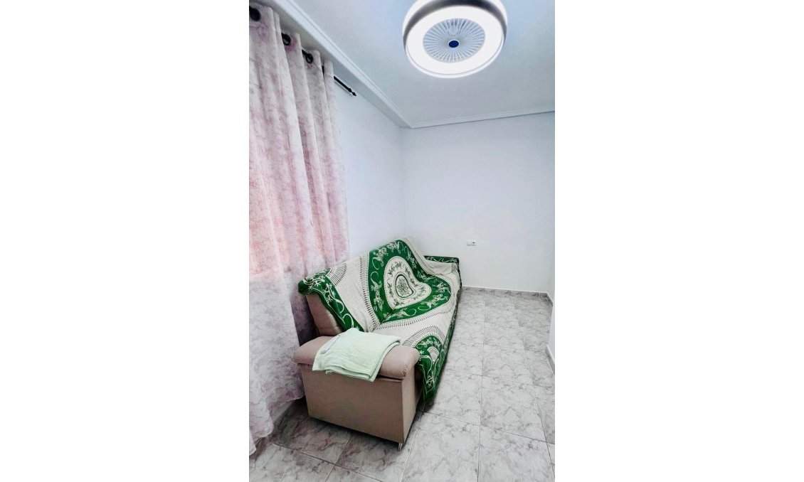Revente - Appartement -
Torrevieja - Estacion De Autobuses