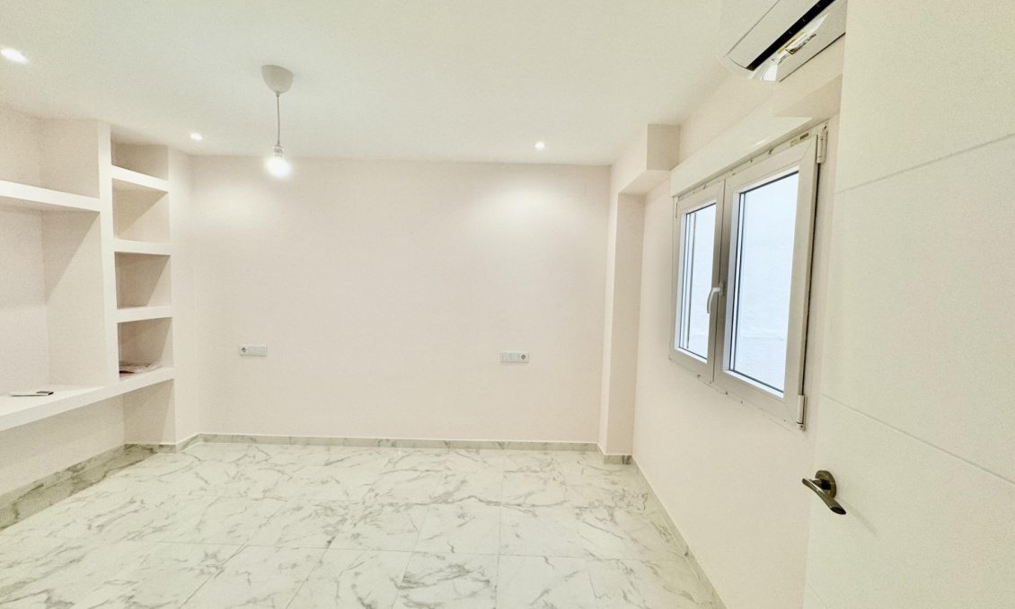 Wiederverkauf - Wohnung -
Torrevieja