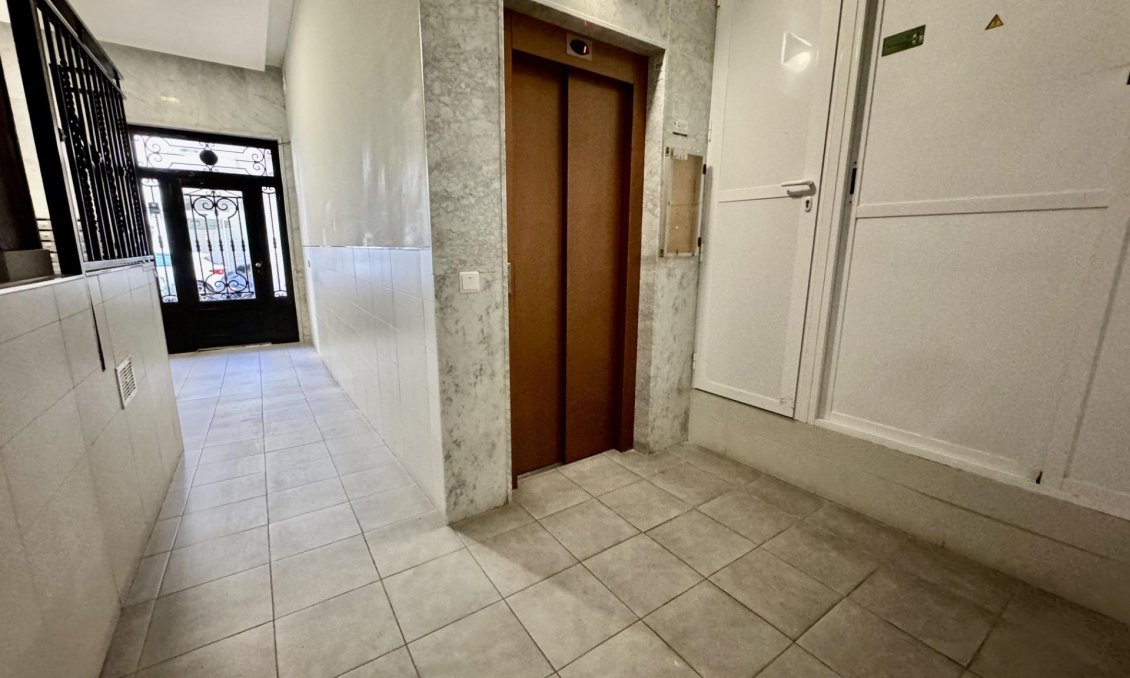 Wiederverkauf - Wohnung -
Torrevieja