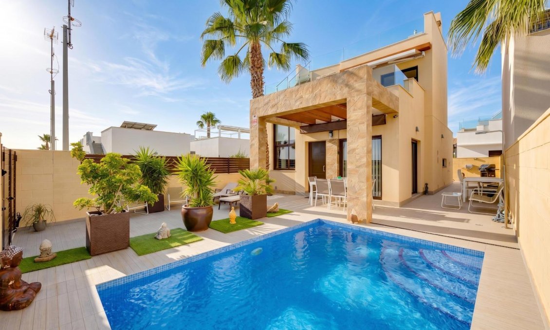 Revente - Villa -
Ciudad Quesada - Pueblo Bravo