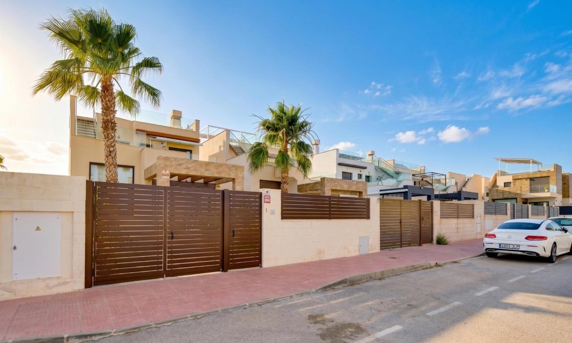 Revente - Villa -
Ciudad Quesada - Pueblo Bravo