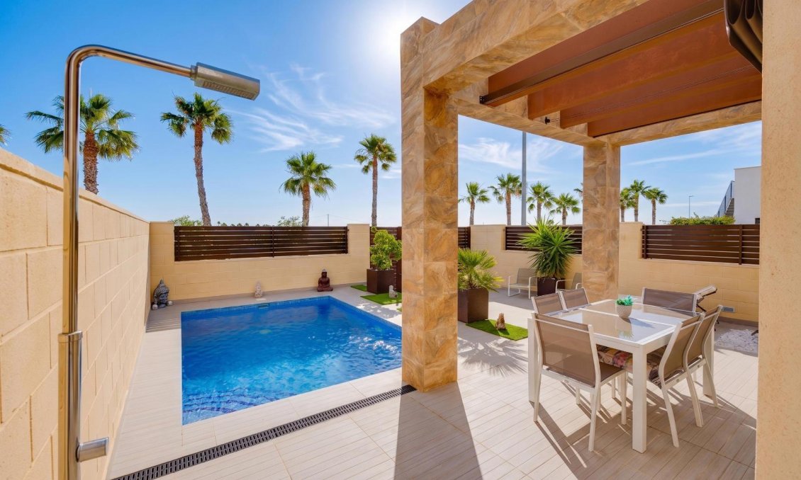 Revente - Villa -
Ciudad Quesada - Pueblo Bravo