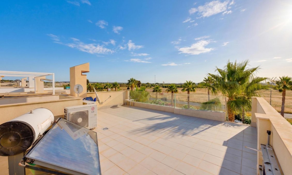 Revente - Villa -
Ciudad Quesada - Pueblo Bravo