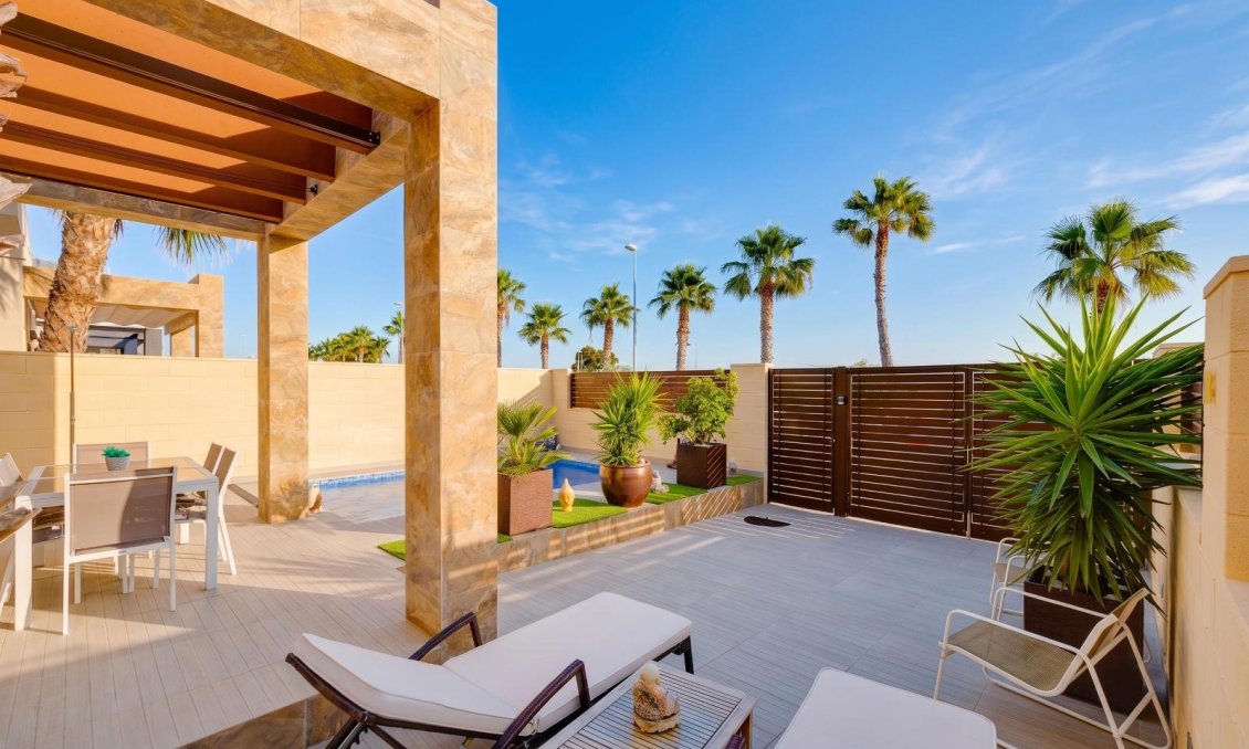 Revente - Villa -
Ciudad Quesada - Pueblo Bravo