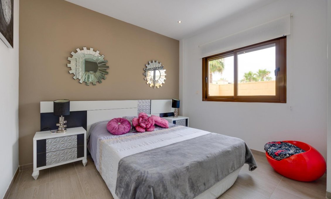 Revente - Villa -
Ciudad Quesada - Pueblo Bravo