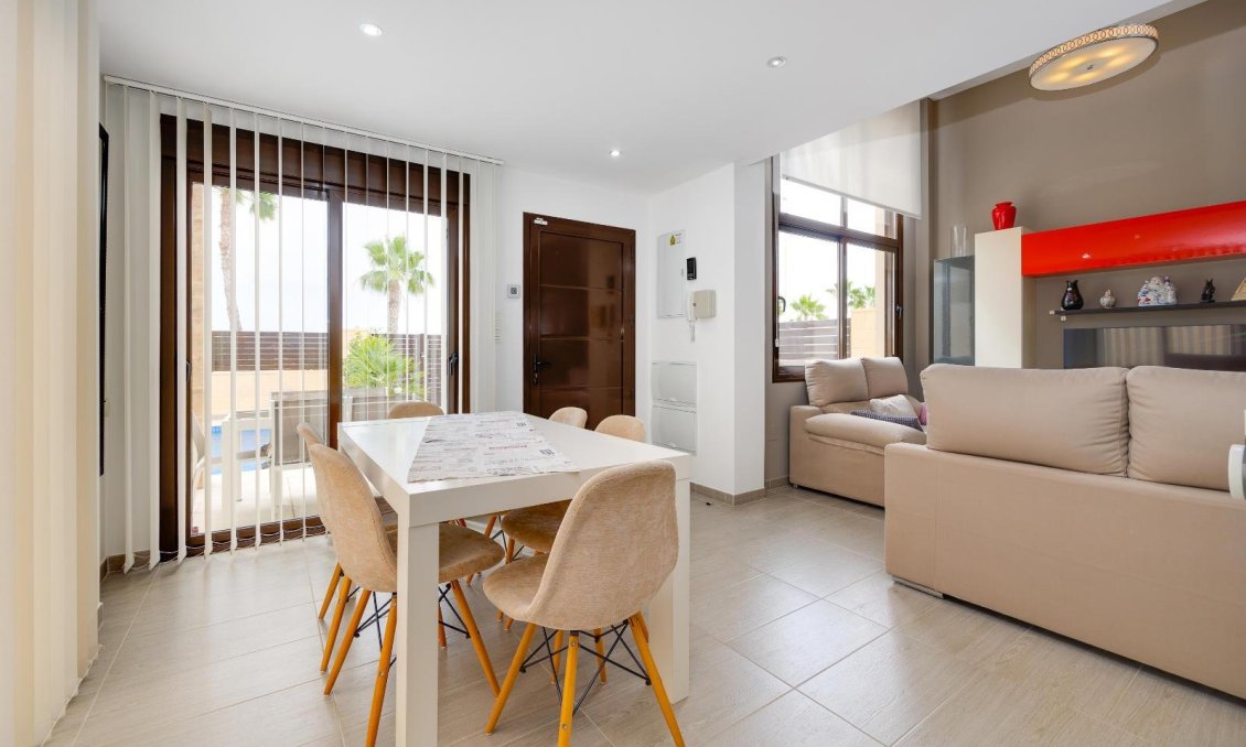 Revente - Villa -
Ciudad Quesada - Pueblo Bravo