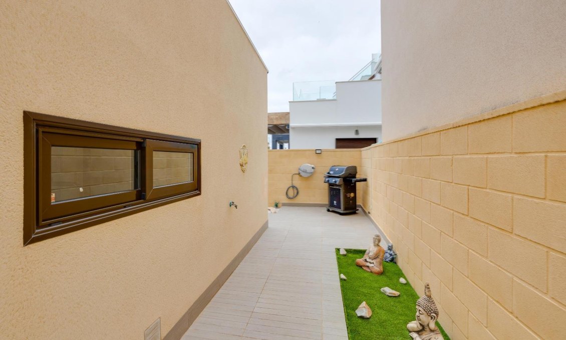 Revente - Villa -
Ciudad Quesada - Pueblo Bravo