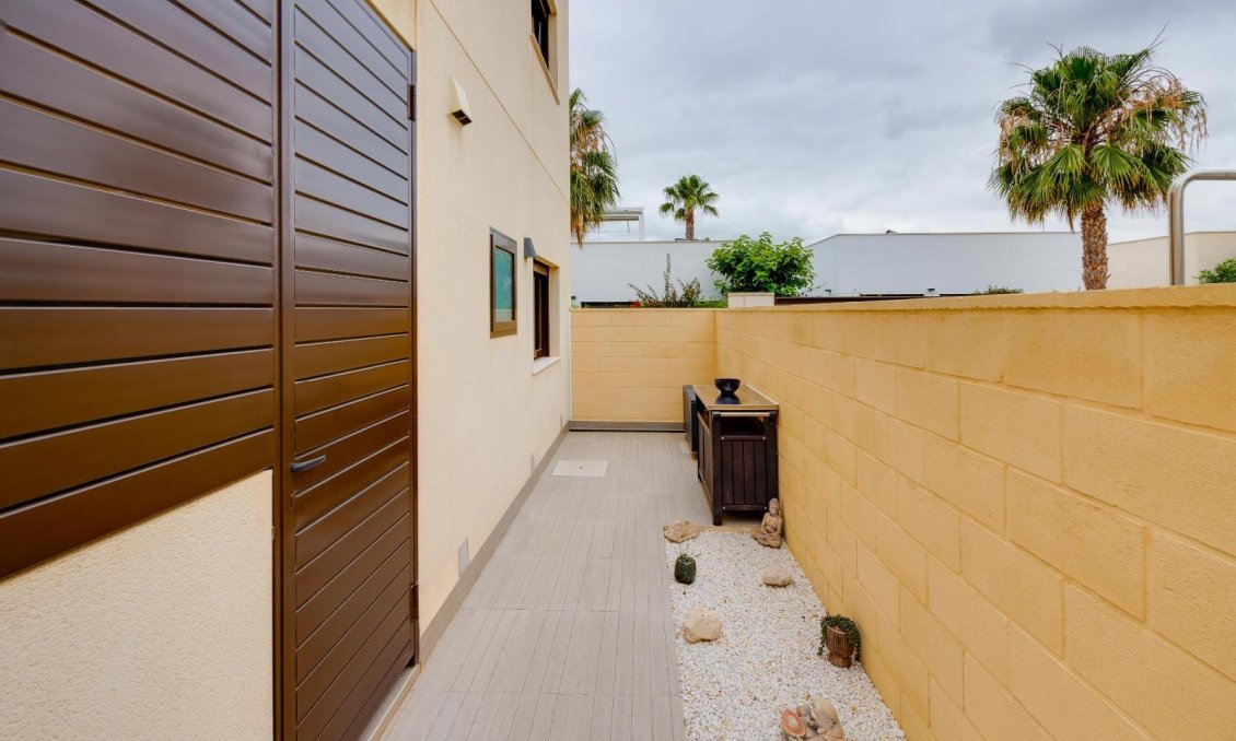 Revente - Villa -
Ciudad Quesada - Pueblo Bravo