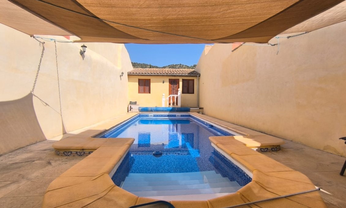 Revente - Villa -
Chinorlet - Inland