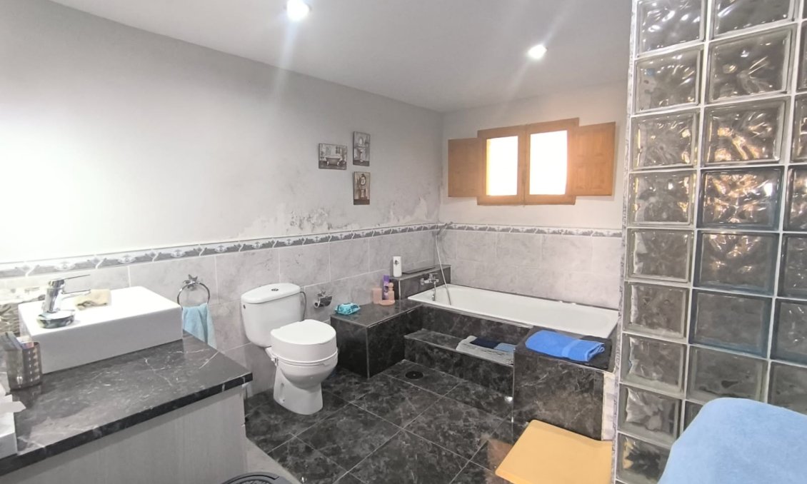 Revente - Villa -
Chinorlet - Inland