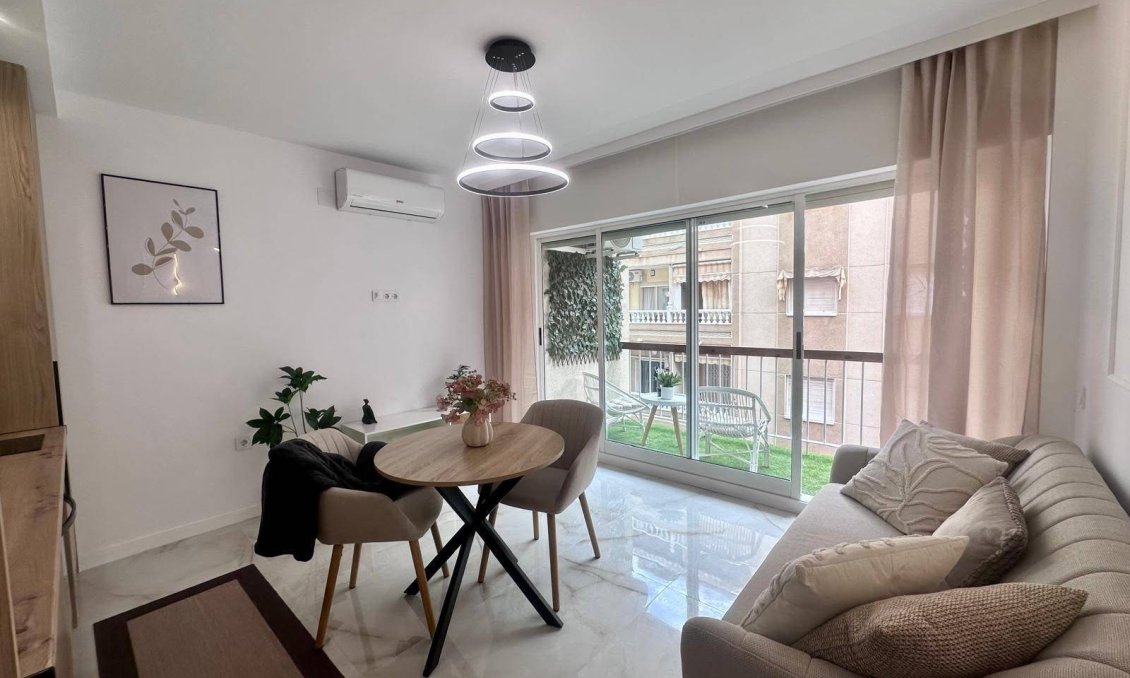 Revente - Appartement -
Torrevieja - Estacion De Autobuses