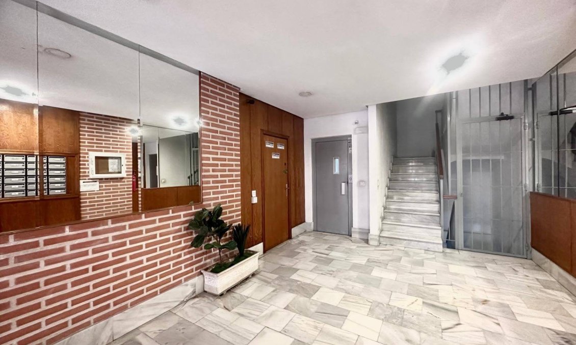 Revente - Appartement -
Torrevieja - Estacion De Autobuses