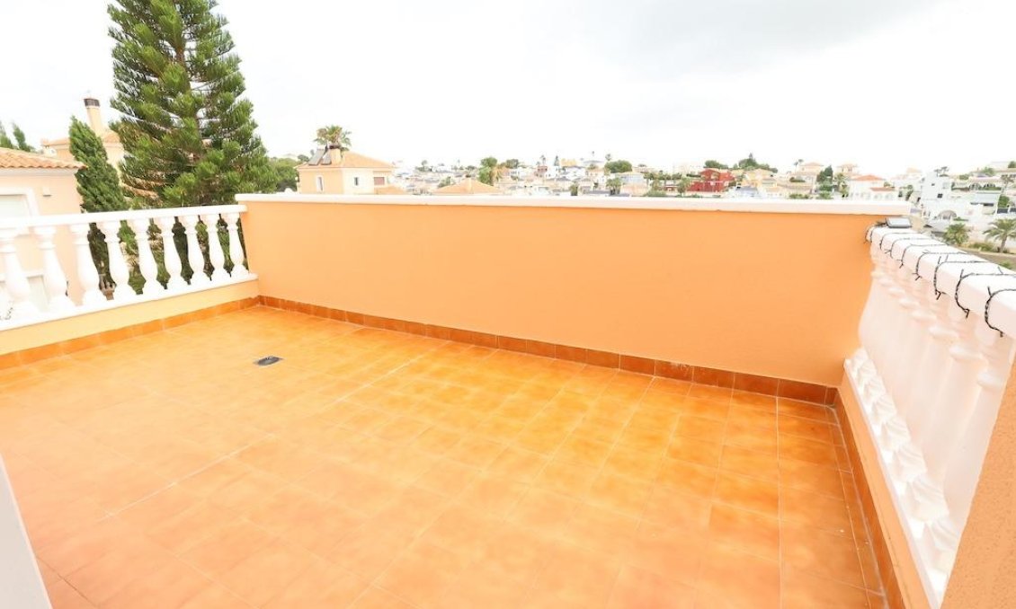 Revente - Villa -
San Miguel de Salinas - Inland