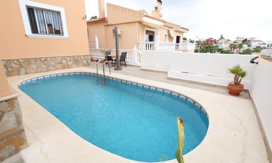 Revente - Villa -
San Miguel de Salinas - Inland